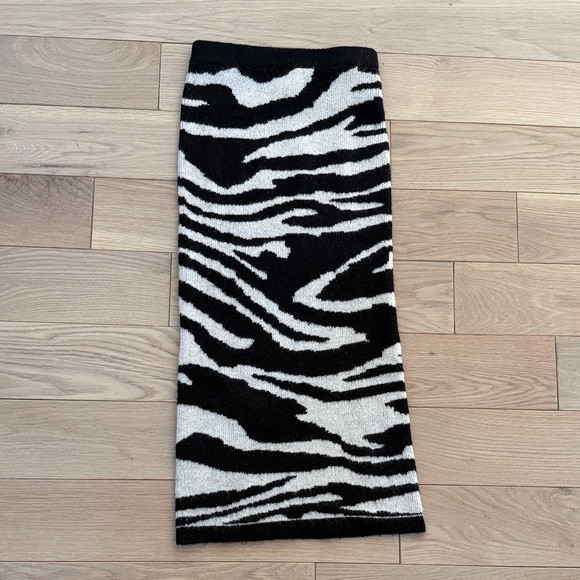 H&M Black and White Zebra Print Skirt - Picture 2 of 3